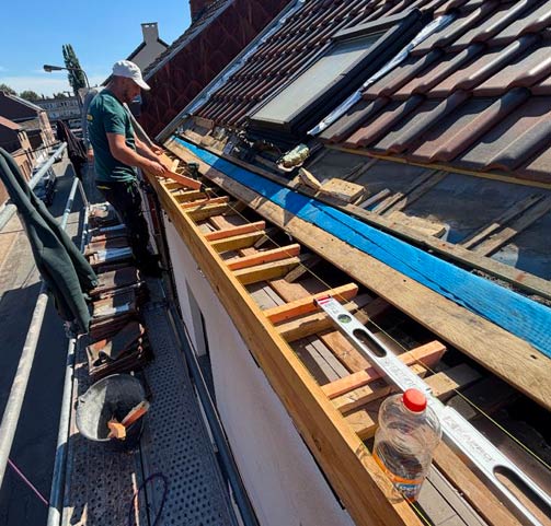 Travaux de toiture - CS TOITURE CHARLEROI : couvreur en Belgique sur Charleroi …. Travaux de toiture, couverture et faîtage en neuf et en rénovation - Dépannage urgent de votre toit ! Pose de Vélux. Intervention en Belgique sur Charleroi …