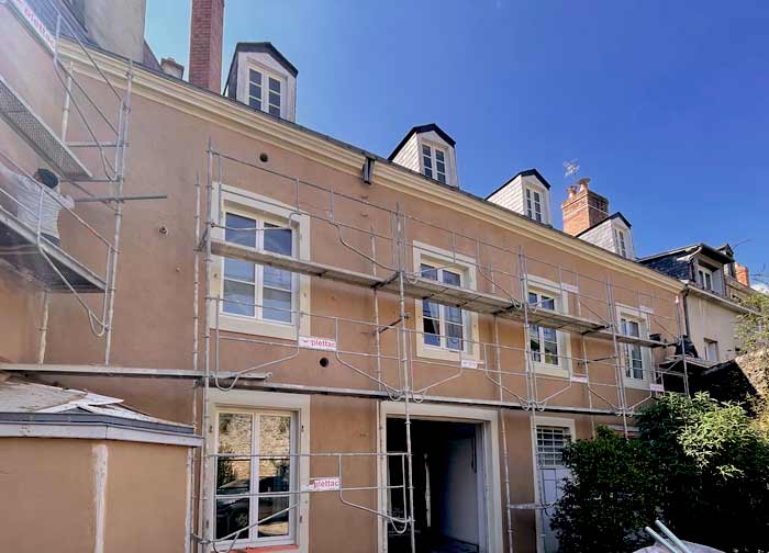 CS TOITURE CHARLEROI : Artisan couvreur, toiturier et peintre en Belgique : Travaux de couverture, zinguerie, nettoyage démoussage peinture hydrofuge toiture, étanchéité toit terrasse, isolation toit / comble, ravalement peinture façade et nettoyage des extérieurs. Intervention en Belgique sur  Charleroi …