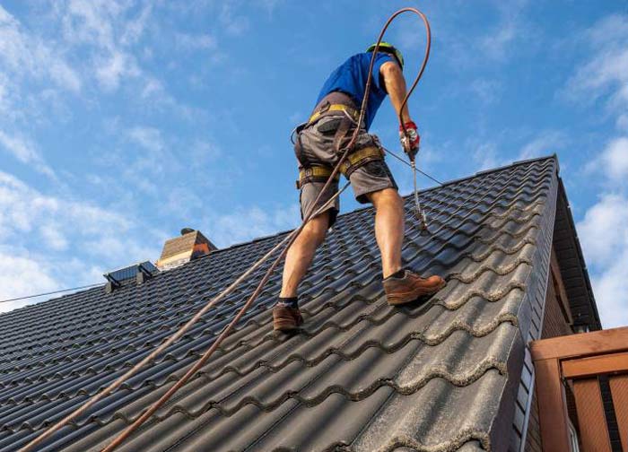 CS TOITURE CHARLEROI : Artisan couvreur, toiturier et peintre en Belgique : Travaux de couverture, zinguerie, nettoyage démoussage peinture hydrofuge toiture, étanchéité toit terrasse, isolation toit / comble, ravalement peinture façade et nettoyage des extérieurs. Intervention en Belgique sur  Charleroi …
